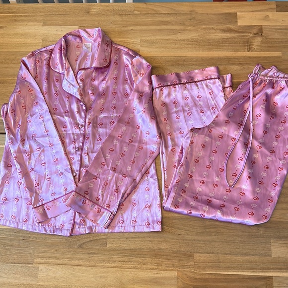 <3 Gillian O’malley Pajama Set - Picture 1 of 12